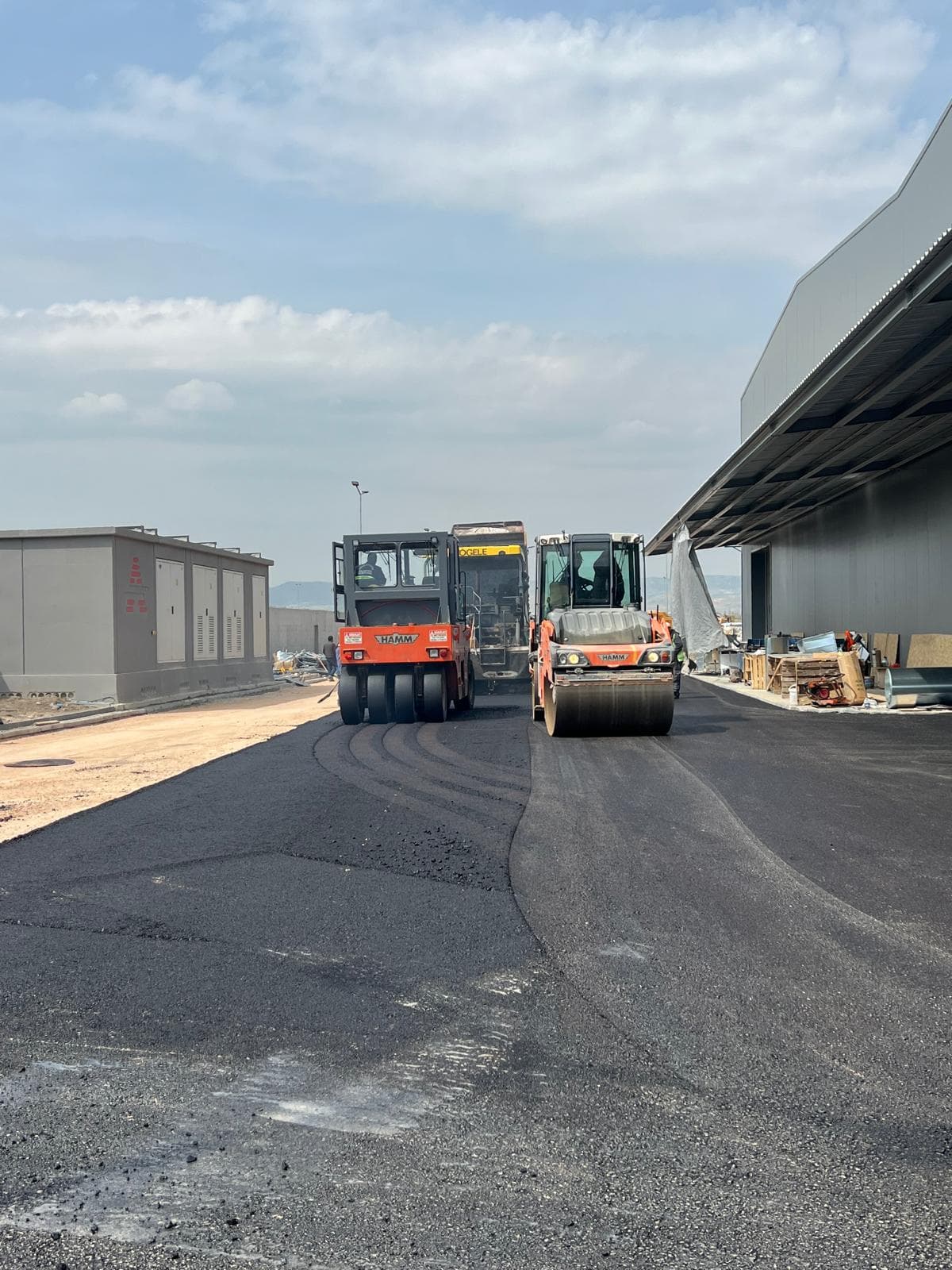 HAMM lastikli ve metal tamburlu silindirle kompaksiyon, Brn Yol saha